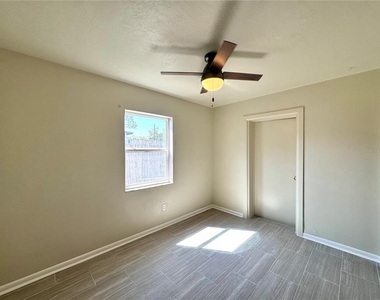 1074 Gerona Avenue - Photo Thumbnail 13