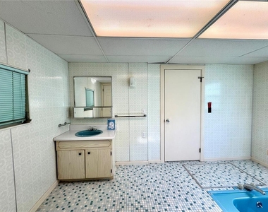 1074 Gerona Avenue - Photo Thumbnail 2