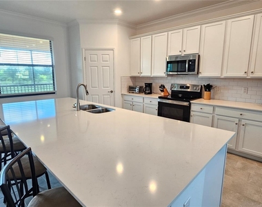 10825 Tarflower Drive - Photo Thumbnail 16