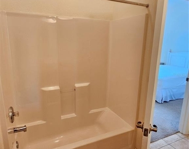 904 Casa Del Lago Way - Photo Thumbnail 34