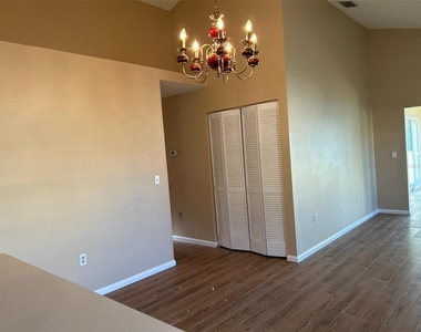 25 Andover Drive - Photo Thumbnail 4