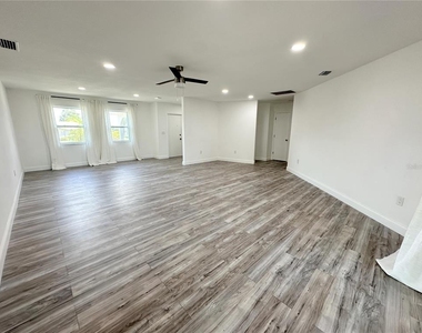 1081 Humboldt Street - Photo Thumbnail 3
