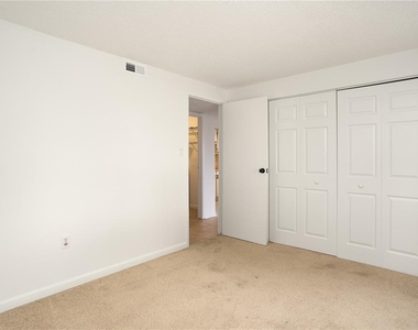 22291 Westchester Boulevard - Photo Thumbnail 11