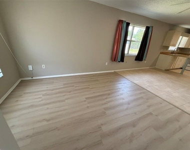 11081 Pendleton Avenue - Photo Thumbnail 11