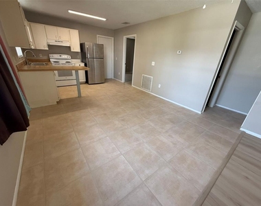 11081 Pendleton Avenue - Photo Thumbnail 3