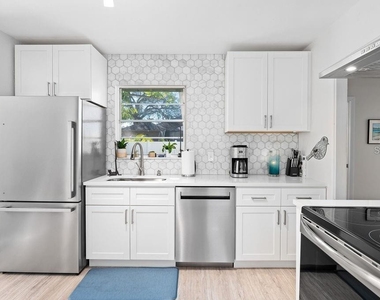 2676 Martin Street - Photo Thumbnail 15