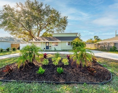 2676 Martin Street - Photo Thumbnail 2