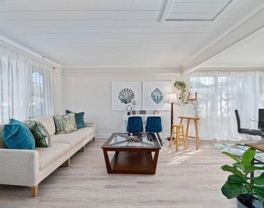 2676 Martin Street - Photo Thumbnail 8