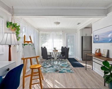 2676 Martin Street - Photo Thumbnail 6