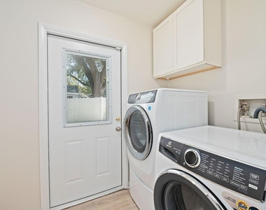2676 Martin Street - Photo Thumbnail 22