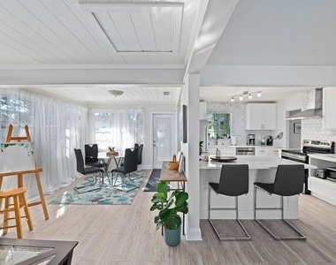2676 Martin Street - Photo Thumbnail 12