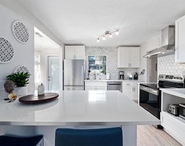 2676 Martin Street - Photo Thumbnail 13