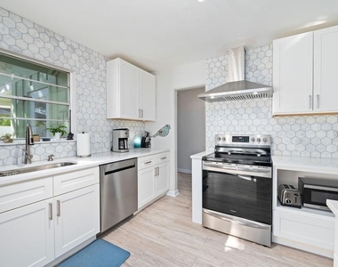 2676 Martin Street - Photo Thumbnail 14