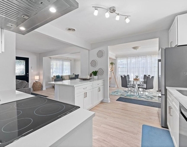 2676 Martin Street - Photo Thumbnail 32