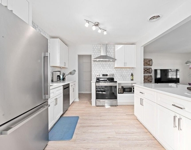 2676 Martin Street - Photo Thumbnail 17