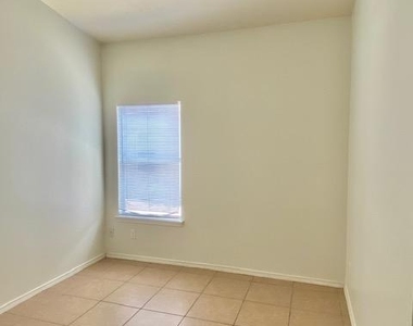 15006 Nunda Drive - Photo Thumbnail 9