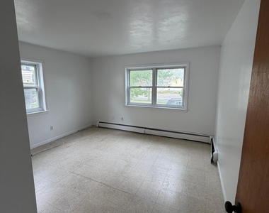 2240 Main Street - Photo Thumbnail 4
