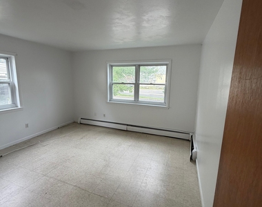 2240 Main Street - Photo Thumbnail 3