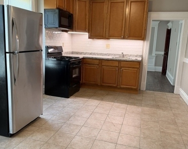 370 Maple Avenue - Photo Thumbnail 6