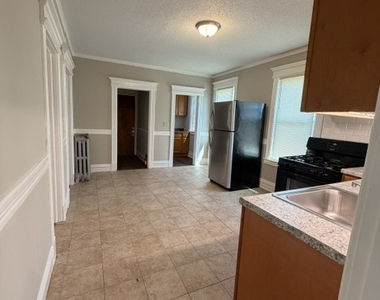 370 Maple Avenue - Photo Thumbnail 3