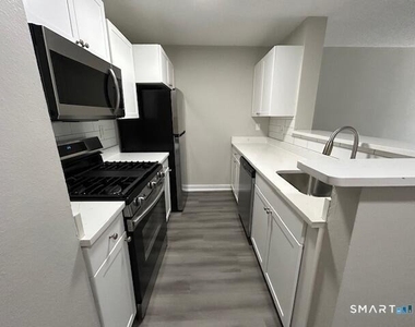 100 Glenbrook Road - Photo Thumbnail 6