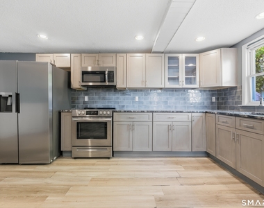 2 Oakland Avenue - Photo Thumbnail 10