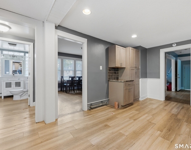 2 Oakland Avenue - Photo Thumbnail 9