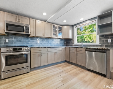 2 Oakland Avenue - Photo Thumbnail 11