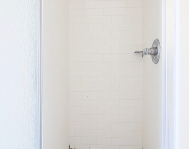 1427 York Avenue - Photo Thumbnail 4