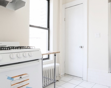 1427 York Avenue - Photo Thumbnail 5