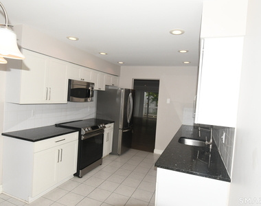 3977 Park Avenue - Photo Thumbnail 2