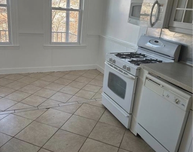 144 Putnam Street - Photo Thumbnail 8