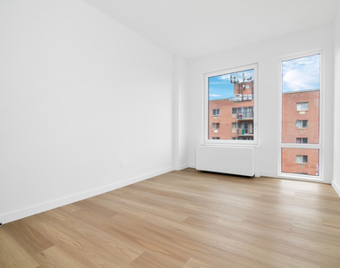 71-82 Parsons Boulevard - Photo Thumbnail 4