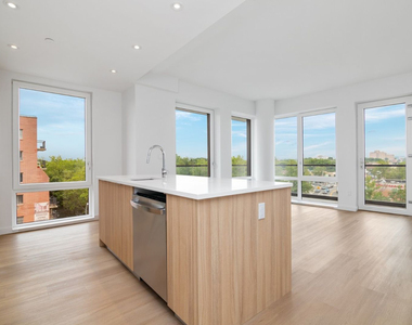 71-82 Parsons Boulevard - Photo Thumbnail 2