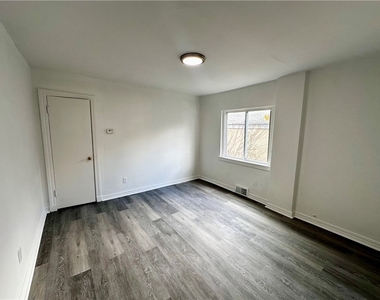 1410 Fallowfield Ave - Photo Thumbnail 6
