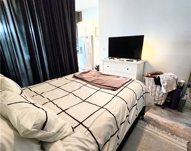 6026 Butler St - Photo Thumbnail 5