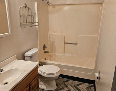 1305 Walnut St - Photo Thumbnail 17