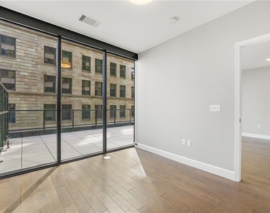 350 Oliver Ave - Photo Thumbnail 6
