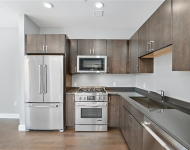 350 Oliver Ave - Photo Thumbnail 4