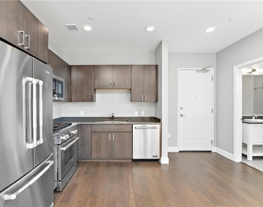 350 Oliver Ave - Photo Thumbnail 3