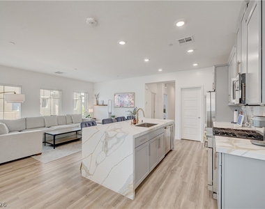 600 N Carriage Hill Drive - Photo Thumbnail 7