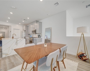 600 N Carriage Hill Drive - Photo Thumbnail 16