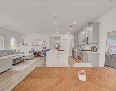 600 N Carriage Hill Drive - Photo Thumbnail 17