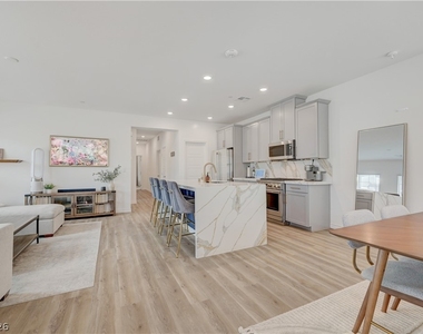 600 N Carriage Hill Drive - Photo Thumbnail 8