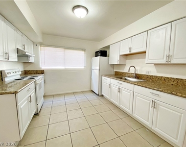 1904 Rexford Drive - Photo Thumbnail 5