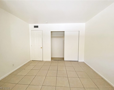 1904 Rexford Drive - Photo Thumbnail 9