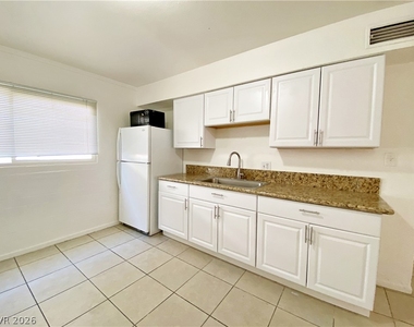 1904 Rexford Drive - Photo Thumbnail 4