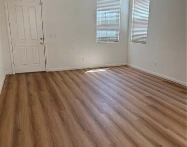 3308 Barada Heights Avenue - Photo Thumbnail 3