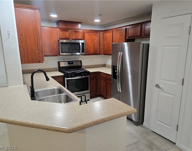 6868 Sky Pointe Drive - Photo Thumbnail 15