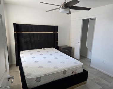 6868 Sky Pointe Drive - Photo Thumbnail 21